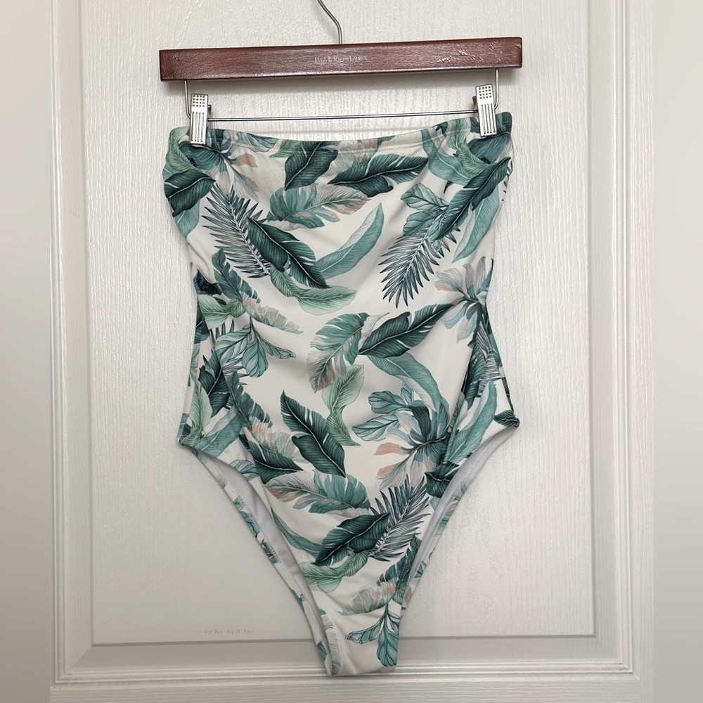 Strapless bathing suit